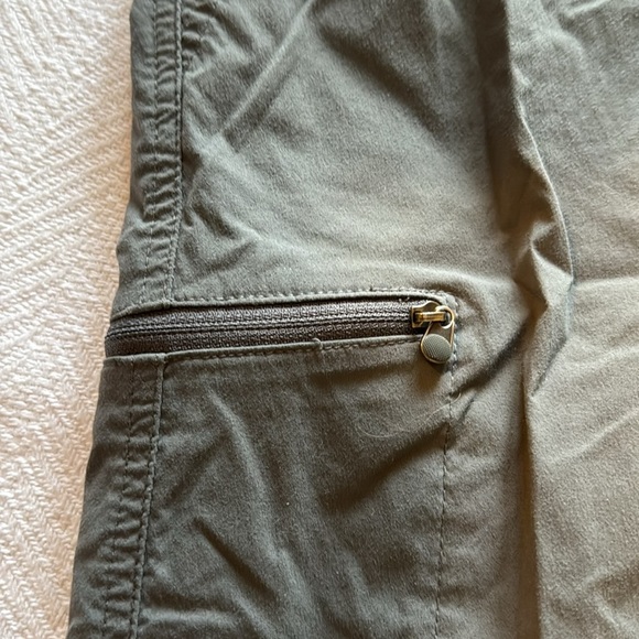 L.L. Bean Water -Repellant Comfort Trail Pants Mid-Rise Cropped Pants - Picture 10 of 14